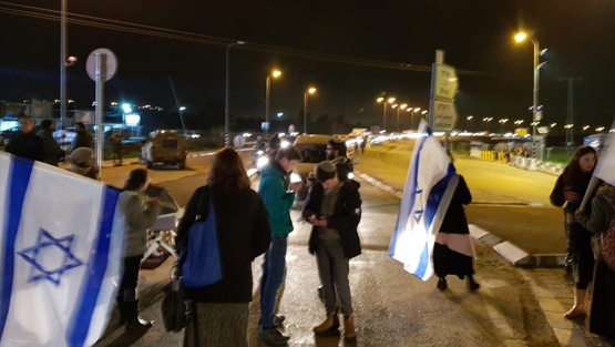 مستوطنون يهاجمون منازل المواطنين في حي الشيخ جراح بالقدس