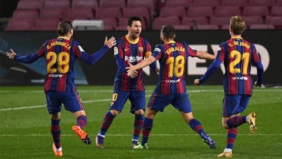 برشلونة يقلب تأخره لفوز صعب على سوسيداد في الليغا