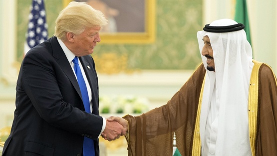 تفاؤل برأب الصدع الخليجي.. ترامب يهاتف الملك سلمان