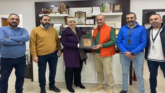 المحافظ غنّام على رأس وفد في زيارة لشركة مدى لخدمات الإنترنت