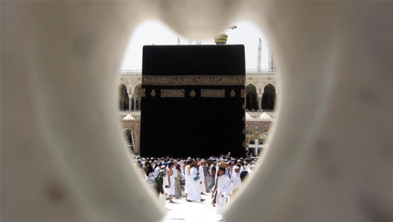 السعودية تعلق الدخول للعمرة والسياحة بسبب كورونا