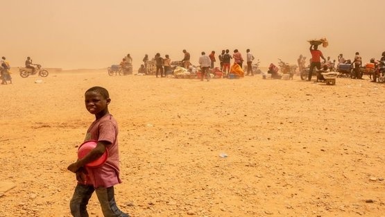 النيجر: عشرون قتيلا في تدافع خلال توزيع مواد غذائية على نازحين