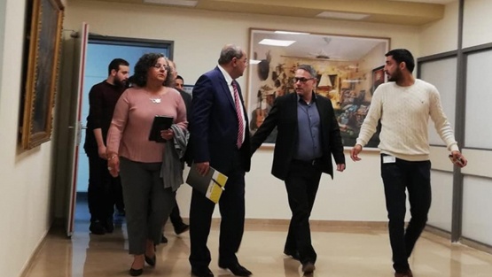 اتفاق بين المشتركة وأزرق أبيض على رئاسة الكنيست ومنع تكليف متهم