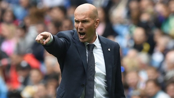 هل يغادر زيدان ريال مدريد؟.. ناديه القديم يلاحقه