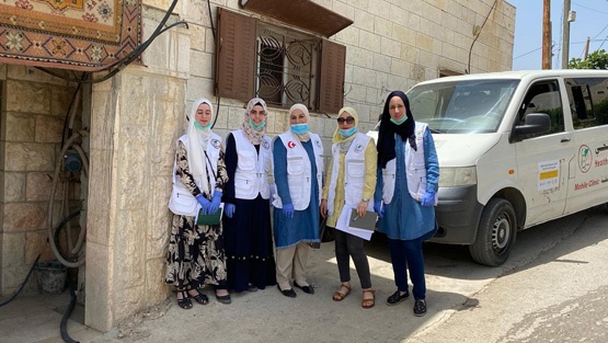 لجان العمل الصحي تواصل تقديم خدماتها الصحية والنفسية للأشخاص ذوي الإعاقة في منطقة الجنوب