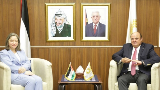 محافظ سلطة النقد يلتقي بوزيرة السياحة والآثار لمناقشة تداعيات الأزمة الصحية على قطاع السياحة