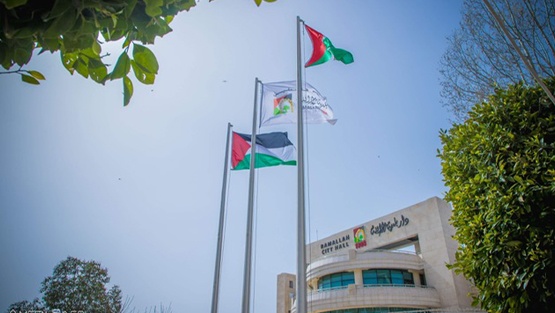 رئيس بلدية رام الله يخاطب رؤساء بلديات المدن الصديقة حول العالم موضحا خطورة قرار الضم