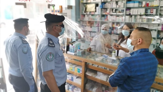 الشرطة والصحة تغلقان 42 محلاً تجارياً في بيت لحم