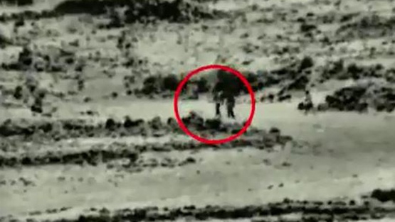 جيش الاحتلال ينشر فيديو لاستهداف 4 أشخاص على الحدود السورية