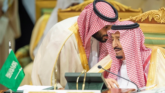 ملك السعودية يقيل قائد القوات المشتركة ويحيله وآخرين للتحقيق