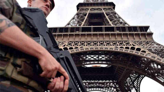 إصابات بحادث طعن في باريس
