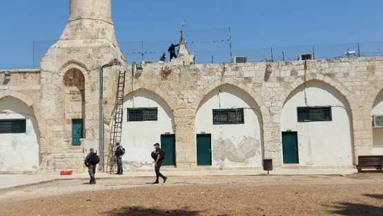 اقتحام مؤسسة بيت مال القدس