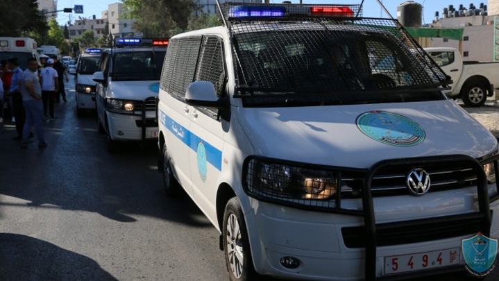 ضبط واتلاف مركبات غير قانونية في جنين والخليل