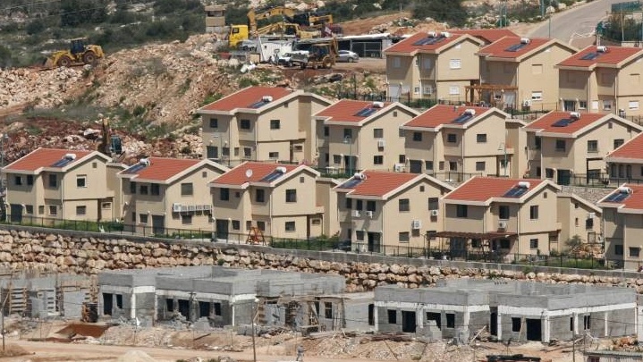 الكنيست يصادق على قانون لشرعنة البؤر الاستيطانية العشوائية