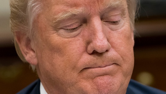 أكثر من 200 سيناتور يؤيدون دعوة عزل ترامب