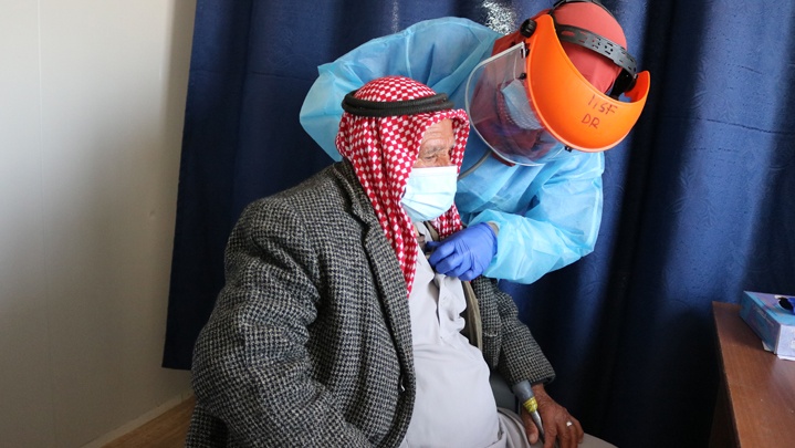 أطباء بلا حدود: فلسطين بحاجة ماسة للقاحات كوفيد-19