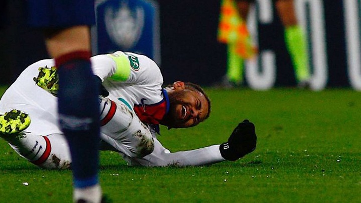 باريس يؤكد غياب نيمار عن الملاعب 4 أسابيع