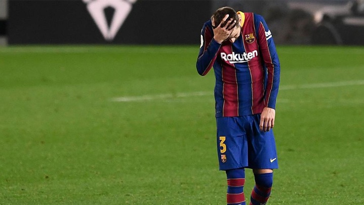 برشلونة يعلن إصابة بيكيه