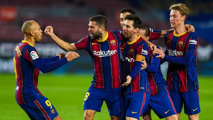 برشلونة على اعتاب صفقة مجانية من الدوري الانجليزي