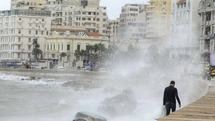 مصر.. سوء الأحوال الجوية تتسبب بإغلاق 3موانئ