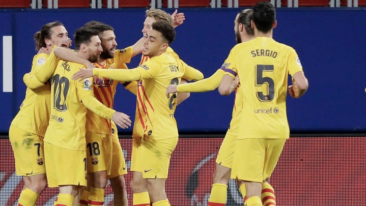 برشلونة يعبر اوساسونا بهدفين
