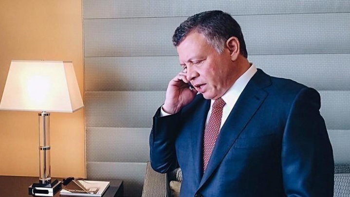 الملك يهاتف فتاة متهمة بـ"إطالة اللسان" عليه