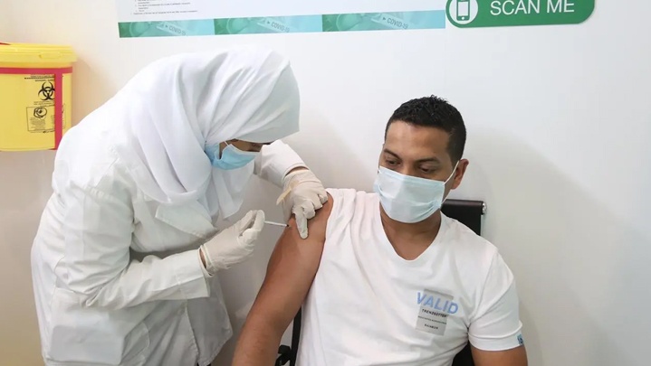 السعودية تؤجل تطعيم مواطنيها بالجرعة الثانية من لقاح كورونا