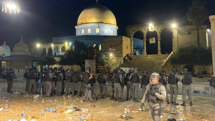 دعوات للتوافد إلى القدس.. والاحتلال يرفع حالة التأهب