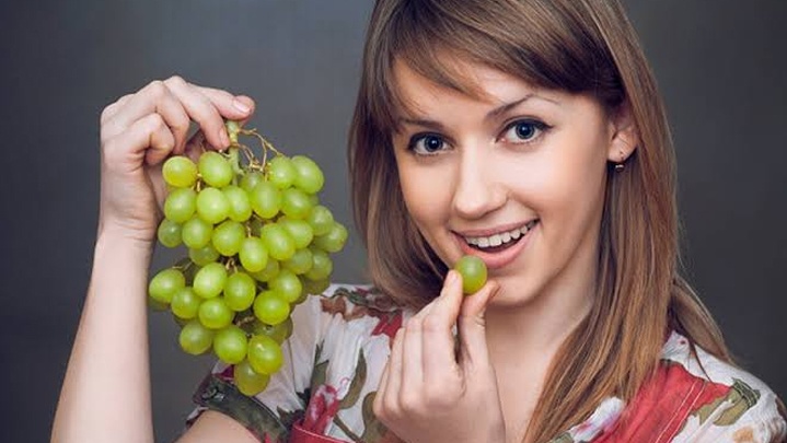 العنب وعلاقته بتسوس الأسنان