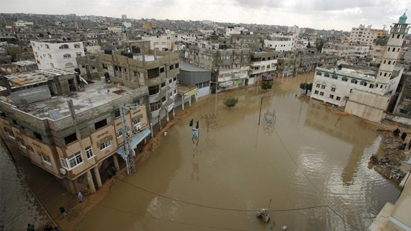 السيول تغرق عشرات المنازل في رفح و خزاعة