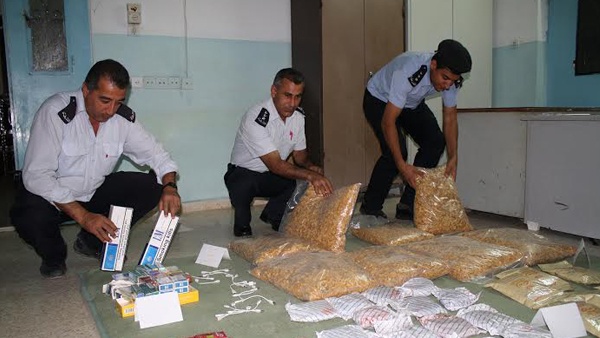 ضبط وإتلاف طني تبغ من مخلفات مصانع المستوطنات