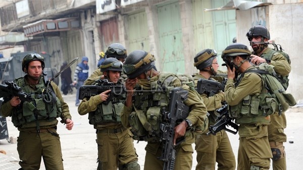 قوات الاحتلال تغلق حاجز حزما