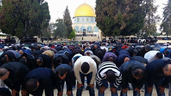 40 ألف مواطن صلوا الجمعة بالأقصى