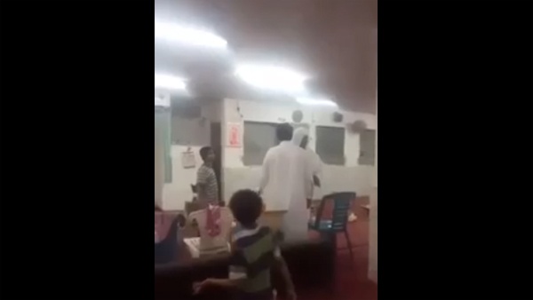 مضاربة بين شاب ومسن داخل مسجد !